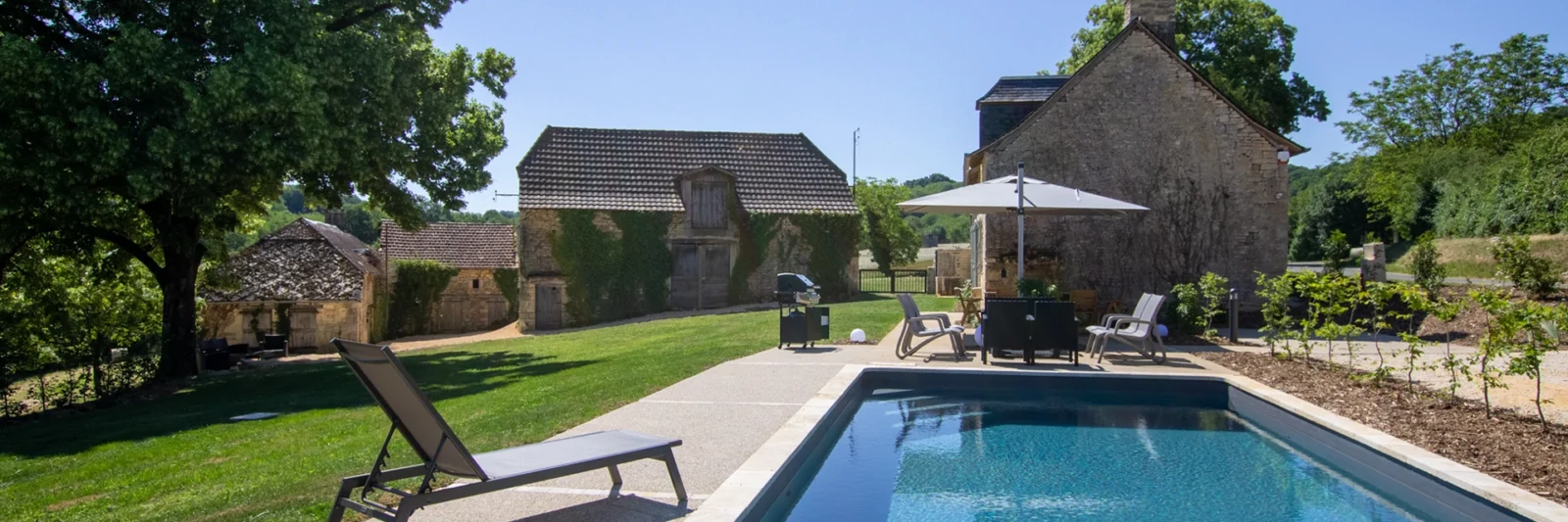 jardin et piscine gîte Maisons du Boulanger